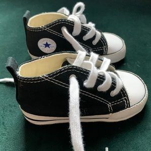Converse infant